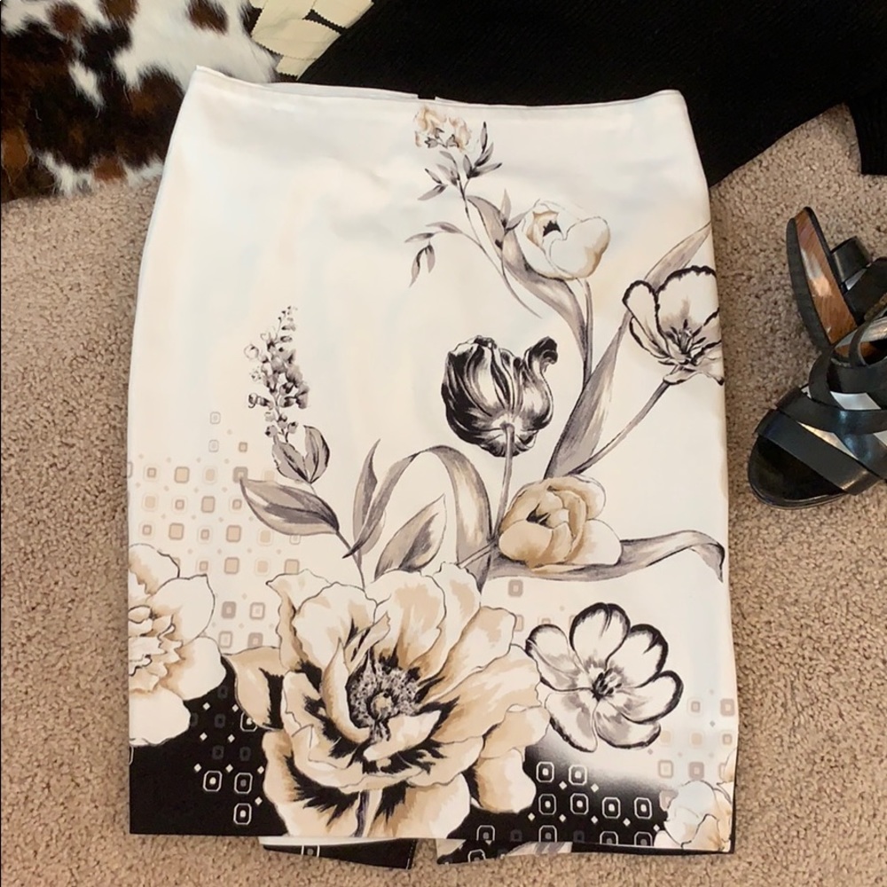 NWOT-“WHBM”-Pencil Skirt-Size-0